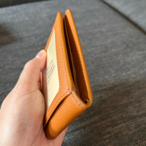 Ethan Leather Wallet with Magnet Cash
Grabber - Picture 7 of 9